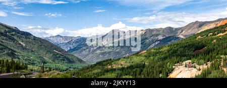 Blick auf die Mine Idarado und die Mine Yankee Girl Stockfoto