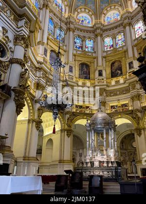 Granada, Spanien, 04-11-2022. Bild in der Kathedrale von Granada. Bürgermeisteraltar. Stockfoto