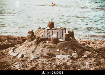 Eine ziemlich feine Sandburg am Shaldon Strand in Devon. April 2018 Stockfoto