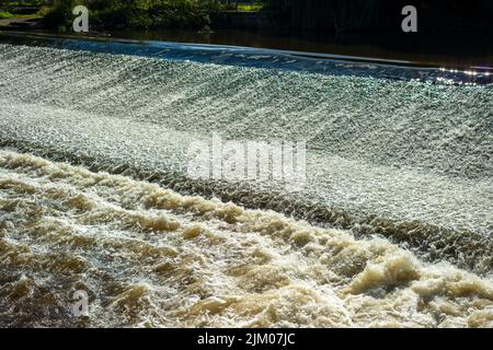 Ein Wehr am Fluss Severn, Shrewsbury, Shropshire Stockfoto