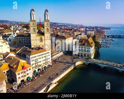 Die Luftaufnahme des Stadtbildes von Zürich mit Grossmünster-Ansicht, Schweiz Stockfoto