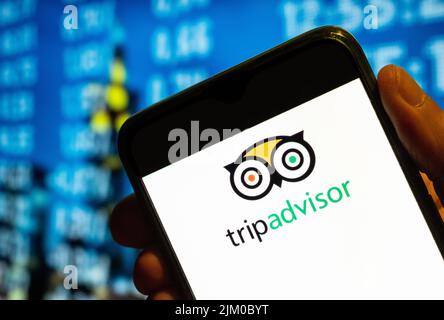 China. 25.. Juli 2022. In dieser Abbildung wird das Logo des amerikanischen Reisebüros und Restaurantunternehmens TripAdvisor auf einem Smartphone-Bildschirm angezeigt. (Bild: © Budrul Chukrut/SOPA Images via ZUMA Press Wire) Stockfoto
