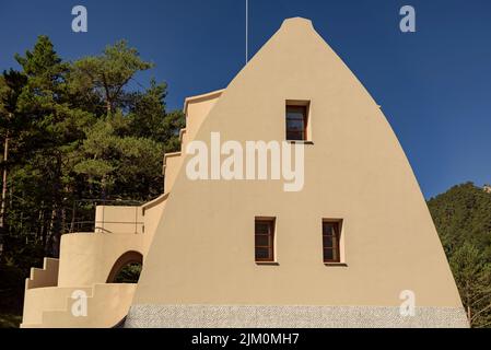 Chalet entworfen von Gaudí im Catllaràs Gebirge (Berguedà, Barcelona, Katalonien, Spanien) ESP: Chalet diseñado por Gaudí en la Pobla de Lillet Stockfoto