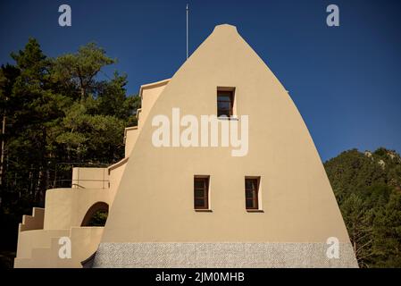 Chalet entworfen von Gaudí im Catllaràs Gebirge (Berguedà, Barcelona, Katalonien, Spanien) ESP: Chalet diseñado por Gaudí en la Pobla de Lillet Stockfoto