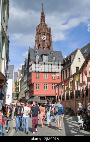 Passanten, Neues rotes Haus, Markt, Altstadt, Frankfurt am Main, Hessen, Deutschland Stockfoto