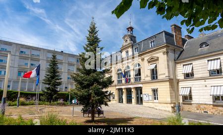 Außenansicht des Rathauses von Orsay, Frankreich, einer Stadt südwestlich von Paris, im französischen Departement Essonne, in der Region Île-de-France Stockfoto