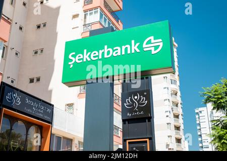 23. Juni 2022, Antalya, Türkei: Finanzabteilung der Seker Bank. Einzahlungs- und Sparkonto-Konzept Stockfoto
