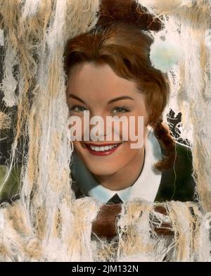 ROMY SCHNEIDER in DAS MÄDCHEN UND DIE LEGENDE (1957) -Originaltitel: ROBINSON SOLL NICHT STERBEN-, Regie: JOSEF VON BAKY. Quelle: WDR / Album Stockfoto