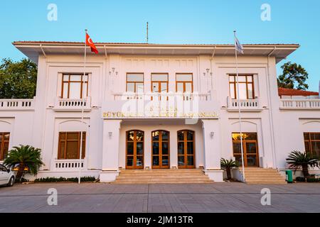 21. Juni 2022, Antalya, Türkei: Städtische Stadt Theatergebäude in Antalya in der Nähe der Altstadt. Kunst und Unterhaltung Stockfoto