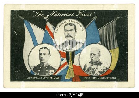 Originalpostkarte aus der Zeit WW1, Feldmarschall des National Trust Earl Kitchener und Sir J. French, Admiral Sir John Jellicoe (Supreme Command Home Fleets 1914) mit alliierten Flaggen, Großbritannien Stockfoto