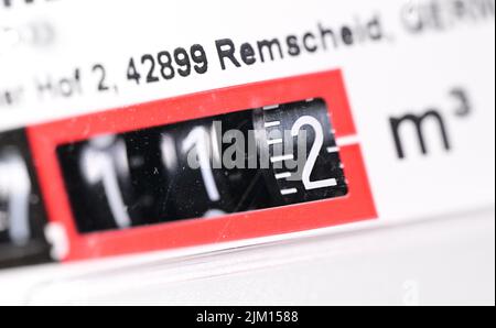 Stuttgart, Deutschland. 04. August 2022. Die Anzeige einer Gasuhr in einem Privathaus. Quelle: Bernd Weißbrod/dpa/Alamy Live News Stockfoto