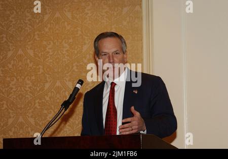Büro des Sekretärs - SEKRETÄR DONALD EVANS HÄLT EINE GRUNDSATZREDE VOR DER VORLÄUFERGRUPPE Stockfoto