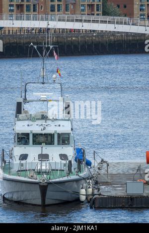 HMS Archer P264 Patrouillenboot, das von der Royal Navy als University Royal Naval Unity URNU Trainingsschiff eingesetzt wird. Gesehen auf dem Fluss Tyne, Newcastle, Großbritannien. Stockfoto