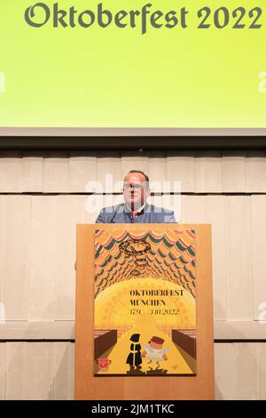 München, Deutschland. 04. August 2022. Clemens Baumgärtner (CSU), Leiter des Referats für Wirtschaft und Arbeit der Stadt München und damit Leiter der Wiesn, bei der Pressekonferenz zum Oktoberfest 2022. Baumgärtner stellte den aktuellen Stand der Vorbereitungen und die Innovationen vor. In diesem Jahr findet die Wiesn vom 17. September .2022 bis zum 3.. Oktober 2022 statt. (Foto: Alexander Pohl/Sipa USA) Quelle: SIPA USA/Alamy Live News Stockfoto