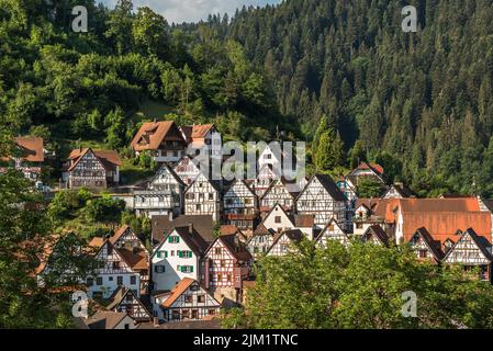 Malerischer Blick auf die historische Stadt Schiltach im Schwarzwald, Kinzigtal, Baden-Württemberg, Deutschland Stockfoto