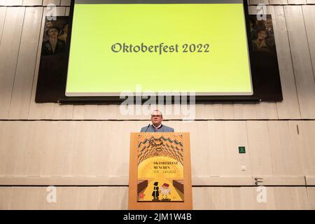 München, Deutschland. 04. August 2022. Clemens Baumgärtner (CSU), Leiter des Referats für Wirtschaft und Arbeit der Stadt München und damit Leiter der Wiesn, bei der Pressekonferenz zum Oktoberfest 2022. Baumgärtner stellte den aktuellen Stand der Vorbereitungen und die Innovationen vor. In diesem Jahr findet die Wiesn vom 17. September .2022 bis zum 3.. Oktober 2022 statt. (Foto: Alexander Pohl/Sipa USA) Quelle: SIPA USA/Alamy Live News Stockfoto