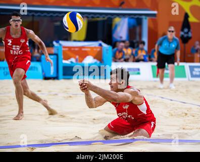 BIRMINGHAM, GROSSBRITANNIEN. 03. August 2022. Javier Bello (rechts) in Aktion während des Beach-Volleyball-Wettbewerbs der Birmingham 2022 - Commonwealth Games in der Birmingham Arena am Mittwoch, 03. August 2022 in BIRMINGHAM, GROSSBRITANNIEN. Kredit: Taka Wu/Alamy Live Nachrichten Stockfoto