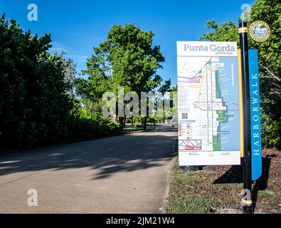 Der Harbourwalk in Punta Gorda Florida verläuft entlang des Peace River in Charlotte County und verbindet fünf Parks. Der Harbourwalk wurde ermöglicht, weil Isa Stockfoto