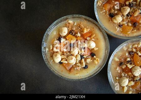 Traditionelles köstliches türkisches Dessert; Ashura (Asure) Stockfoto