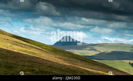 Blick auf Banne d'Ordanche, Regionaler Naturpark der Vulkane der Auvergne, Puy-de-Dome, Auvergne Rhône-Alpes, Frankreich Stockfoto