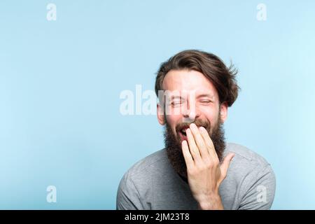 Emotion lol fröhlich erheiternd bärtigen Mann lachen Stockfoto