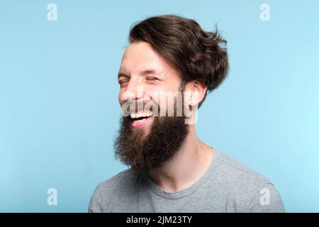Gesichtsausdruck glücklich fröhlich lächelnd Hipster Mann Stockfoto