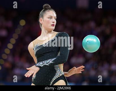 Gibraltar's Mie Alvarez während der rhythmischen Gymnastik, dem Team-Finale und der Einzelqualifikation - Sub Division 1 in der Arena Birmingham am siebten Tag der Commonwealth Games 2022 in Birmingham. Bilddatum: Donnerstag, 4. August 2022. Stockfoto