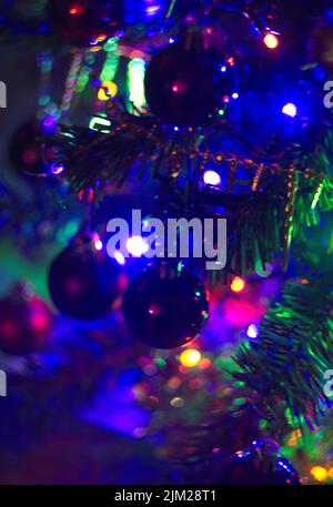 Weihnachtsbaum Luftballons Weihnachtslichter Girlanden Dunkler Hintergrund Overlay Stockfoto