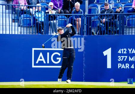 Gullane, Schottland, Großbritannien. 4.. August 2022. Eröffnungsrunde der AIG Women’s Open Golf Championship in Muirfield in East Lothian. PIC; Charley Hull fährt bei 1. Löchern. Iain Masterton/Alamy Live News Stockfoto