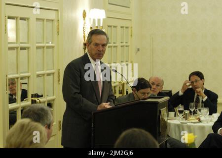 Büro des Sekretärs - PRÄSENTATION DES SEKRETÄRS DONALD EVANS VOR DEM WIRTSCHAFTSRAT DER VEREINIGTEN STAATEN/CHINA Stockfoto