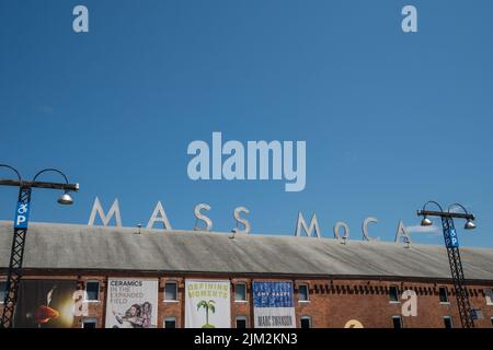 North Adams, Massachusetts, USA-20. Juli 2022: Das Massachusetts Museum of Contemporary Art, bekannt als Mass MOCA, ist ein berühmtes Museum in einer c Stockfoto