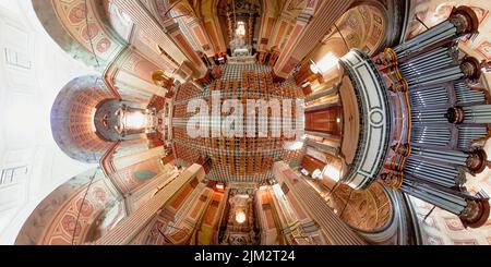 Ajaccio , Korsika, Frankreich - Juni 2022: Draufsicht auf die Kathedrale von Ajaccio Notre-Dame. Luftbild 360 von Kirchenschiff mit Orgel. Kathedrale von Our Stockfoto