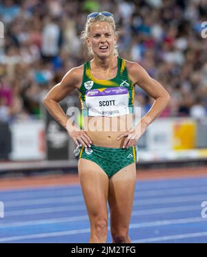 3.. August 2022; Alexander Stadium, Birmingham, Midlands, England: Tag 6 der Commonwealth Games 2022: Dominique Scott (RSA) nach dem Wettkampf im Finale der Frauen 10.000m Stockfoto