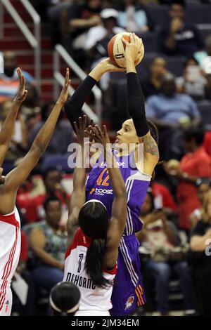 **DATEI FOTO** Brittney Griner wegen Drogenanklagen vor russischen Gerichten für schuldig befunden. WASHINGTON, DC - 27. JUNI: Brittney Griner während eines Spiels gegen Washington Mystics der WNBA, wo ihr Team, der Phoenix Mercury, 101:97 gewann. 27. Juni 2013. Kredit: mpi34/MediaPunch Inc. Stockfoto