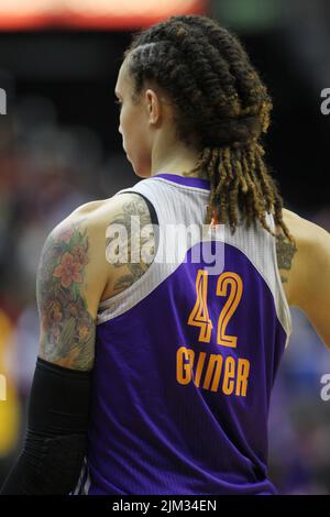 **DATEI FOTO** Brittney Griner wegen Drogenanklagen vor russischen Gerichten für schuldig befunden. WASHINGTON, DC - 27. JUNI: Brittney Griner während eines Spiels gegen Washington Mystics der WNBA, wo ihr Team, der Phoenix Mercury, 101:97 gewann. 27. Juni 2013. Kredit: mpi34/MediaPunch Inc. Stockfoto