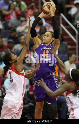 **DATEI FOTO** Brittney Griner wegen Drogenanklagen vor russischen Gerichten für schuldig befunden. WASHINGTON, DC - 27. JUNI: Brittney Griner während eines Spiels gegen Washington Mystics der WNBA, wo ihr Team, der Phoenix Mercury, 101:97 gewann. 27. Juni 2013. Kredit: mpi34/MediaPunch Inc. Stockfoto