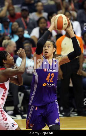 **DATEI FOTO** Brittney Griner wegen Drogenanklagen vor russischen Gerichten für schuldig befunden. WASHINGTON, DC - 27. JUNI: Brittney Griner während eines Spiels gegen Washington Mystics der WNBA, wo ihr Team, der Phoenix Mercury, 101:97 gewann. 27. Juni 2013. Kredit: mpi34/MediaPunch Inc. Stockfoto