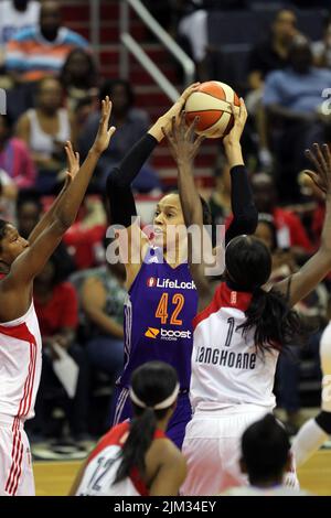 **DATEI FOTO** Brittney Griner wegen Drogenanklagen vor russischen Gerichten für schuldig befunden. WASHINGTON, DC - 27. JUNI: Brittney Griner während eines Spiels gegen Washington Mystics der WNBA, wo ihr Team, der Phoenix Mercury, 101:97 gewann. 27. Juni 2013. Kredit: mpi34/MediaPunch Inc. Stockfoto