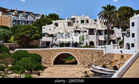 Binibeca Vell weiße Dorfarchitektur auf der Insel Menorca, Spanien Stockfoto