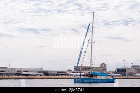 UNICEF Clipper Round the World Yacht Race Zielveranstaltung im Royal Albert Dock auf East Ham, Newham, London, England, 30. Juli, 2022 Stockfoto