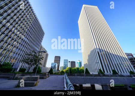 Hochhäuser mit Firmenbüros im Finanzviertel von Madrid, Spanien. Stockfoto