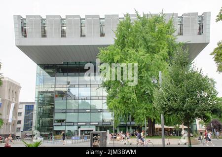 aachen august 2022: das SuperC ist das Servicezentrum der RWTH Aachen, das sich direkt neben dem Hauptgebäude befindet und eine Reihe von n vereint Stockfoto