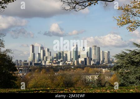 London Blick vom Greenwich Observatory an einem sonnigen Tag mit Wolken Stockfoto