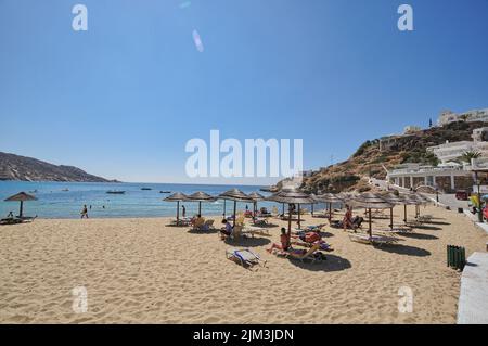 Ios, Griechenland. 28. Dezember 2010: Das wunderschöne Dorf Gialos oder Yialos auf der Insel iOS in Griechenland, dem Haupthafen der Insel. Stockfoto