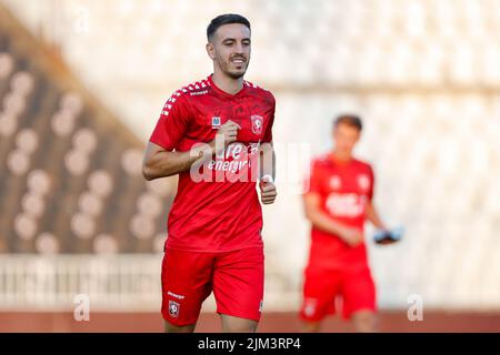 BELGRAD, SERBIEN - 4. AUGUST: Julio Pleguezuelo vom FC Twente während der UEFA Europa Conference League 3. Qualifikationsspiel zwischen FK Cukaricki und FC Twente im Stadion FK Partizan am 4. August 2022 in Belgrad, Serbien (Foto: Nicola Krstic/Orange Picches) Stockfoto