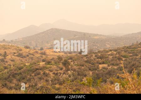 Blick auf rauchgefüllte Luft Hazy aus Crook's Fire in Prescott Valley, Arizona Stockfoto