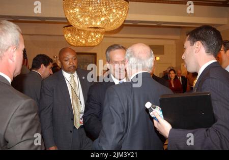 Büro des Sekretärs - PRÄSENTATION VON SEKRETÄR DONALD EVANS VOR DEM RAT DER VEREINIGTEN STAATEN Stockfoto