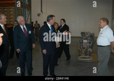 Büro des Sekretärs - SEKRETÄR DONALD EVANS MIT DEM VORSITZENDEN RICH CROTTY Stockfoto