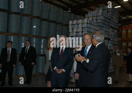 Büro des Sekretärs - SEKRETÄR DONALD EVANS MIT DEM VORSITZENDEN RICH CROTTY Stockfoto