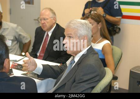 Büro des Sekretärs - SEKRETÄR DONALD EVANS MIT DEM VORSITZENDEN RICH CROTTY Stockfoto